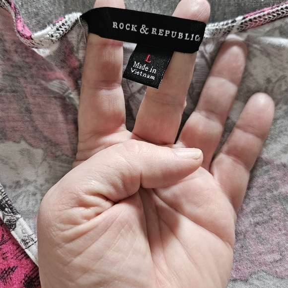 Rock & Republic Floral Cold Shoulder Top - Pink and Gray Size L - Picture 3 of 7